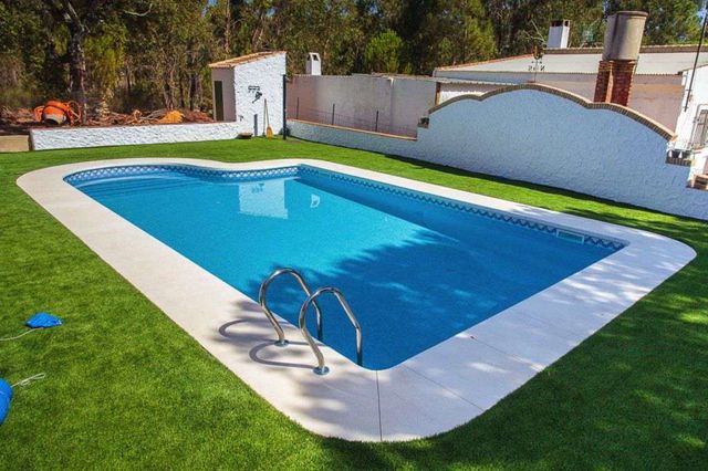 Piscinas Jiménez piscina con jardin
